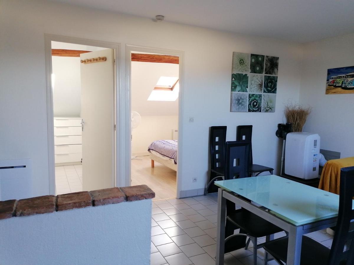 Appartement Climatise Avec Parking Prive A Doue La Fontaine Luaran gambar