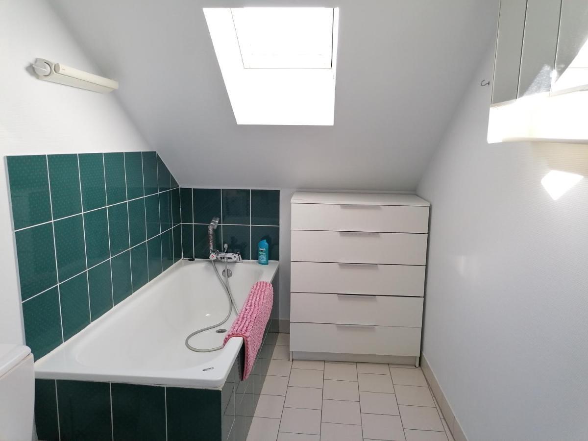 Appartement Climatise Avec Parking Prive A Doue La Fontaine Luaran gambar