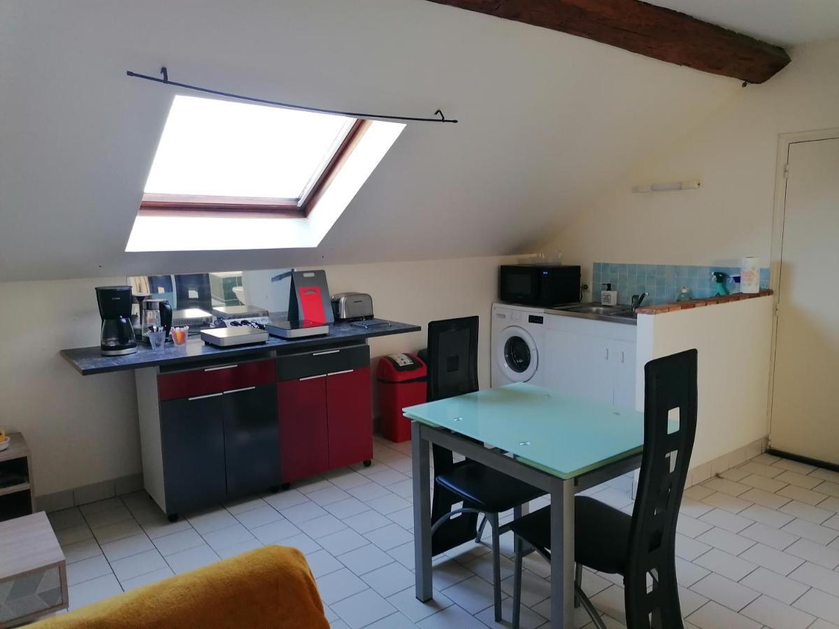 Appartement Climatise Avec Parking Prive A Doue La Fontaine Luaran gambar