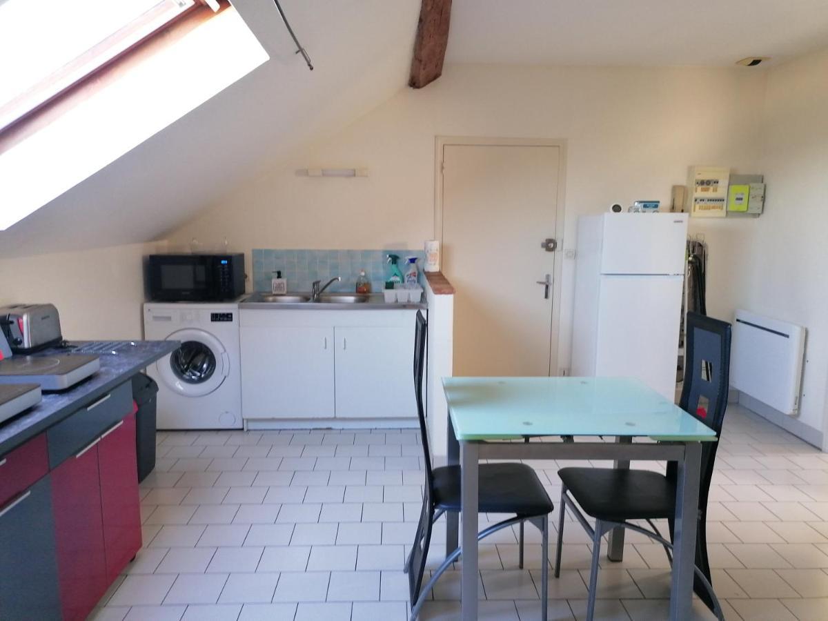 Appartement Climatise Avec Parking Prive A Doue La Fontaine Luaran gambar