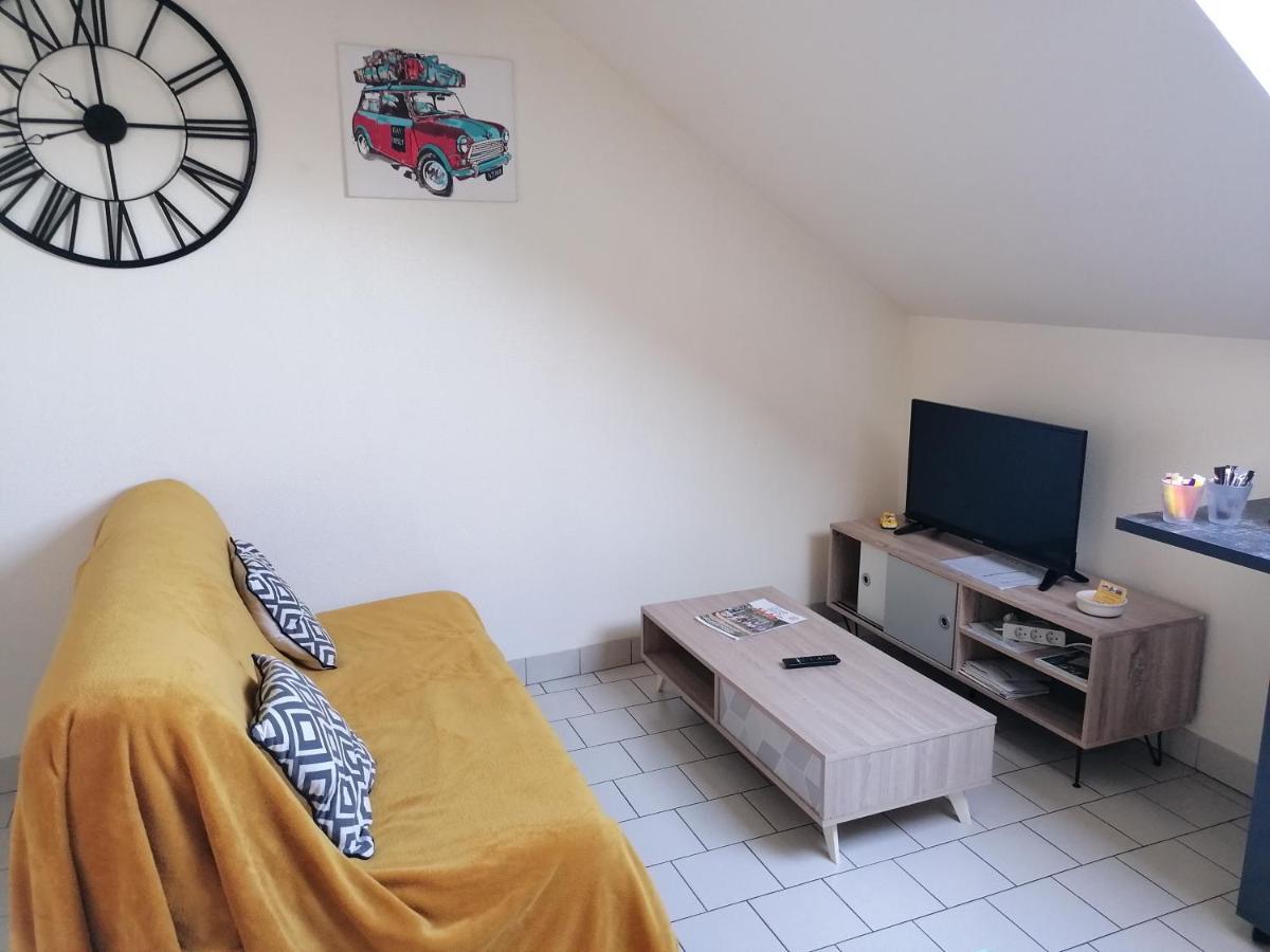 Appartement Climatise Avec Parking Prive A Doue La Fontaine Luaran gambar