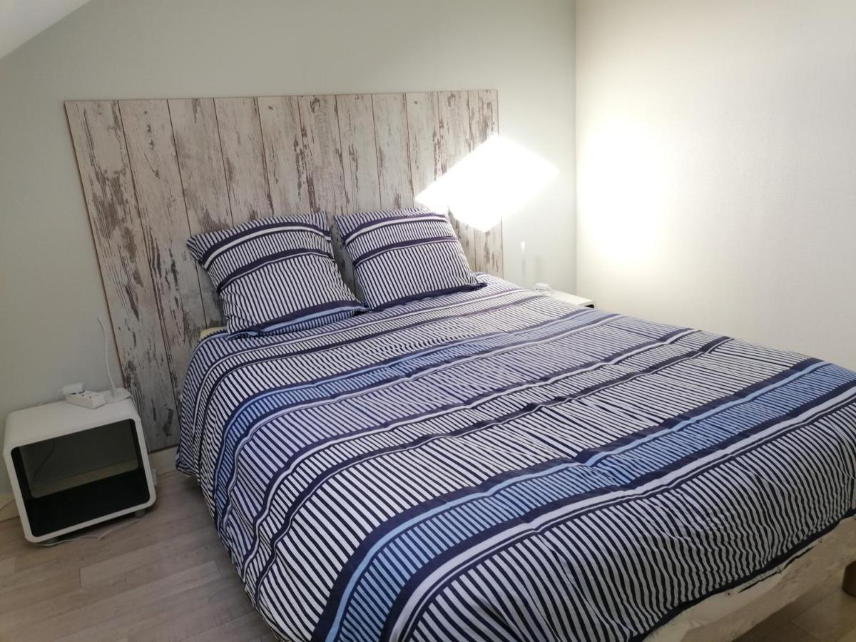 Appartement Climatise Avec Parking Prive A Doue La Fontaine Luaran gambar